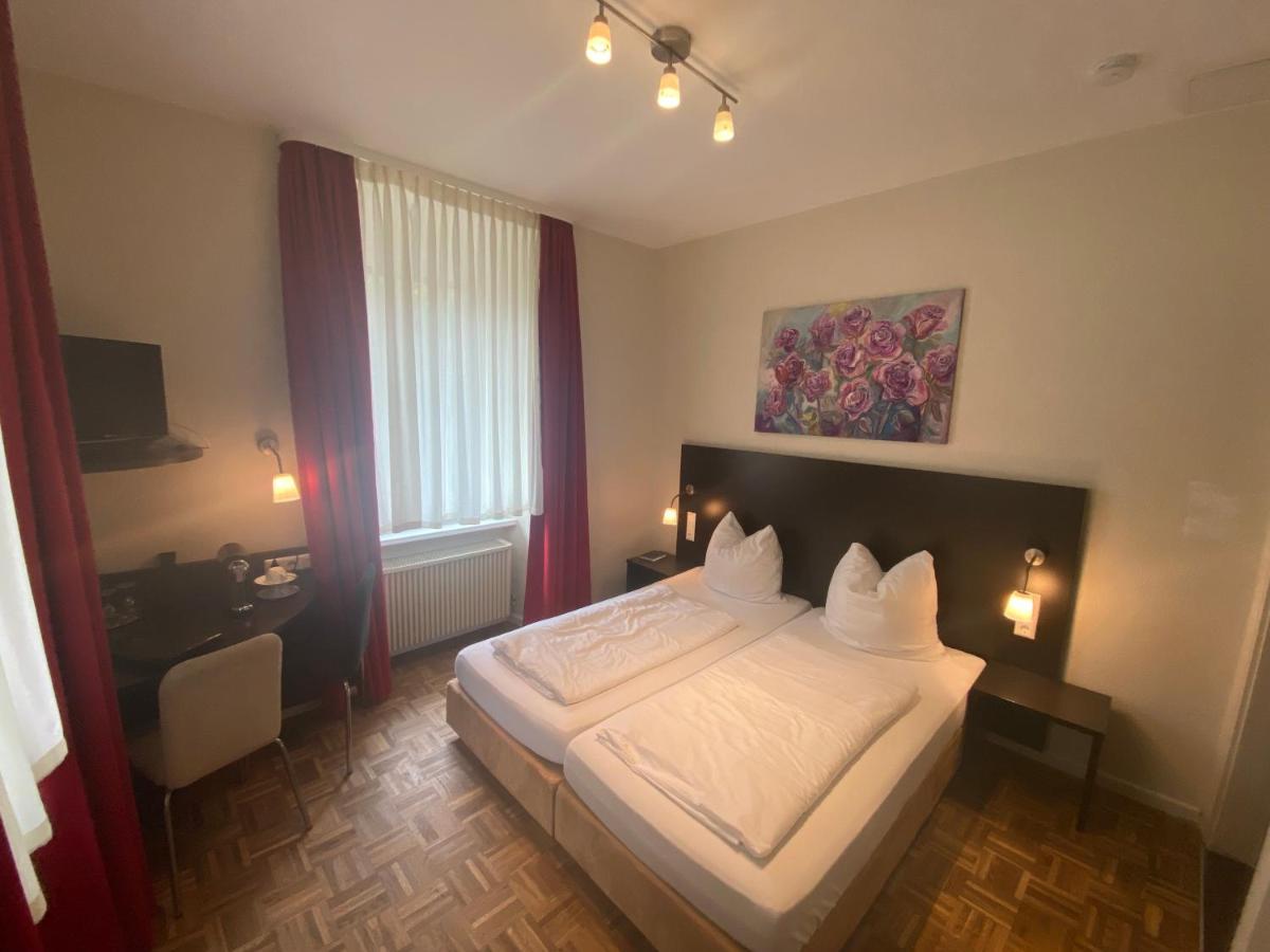 Altes Pfarrhaus Otel Ernst Dış mekan fotoğraf