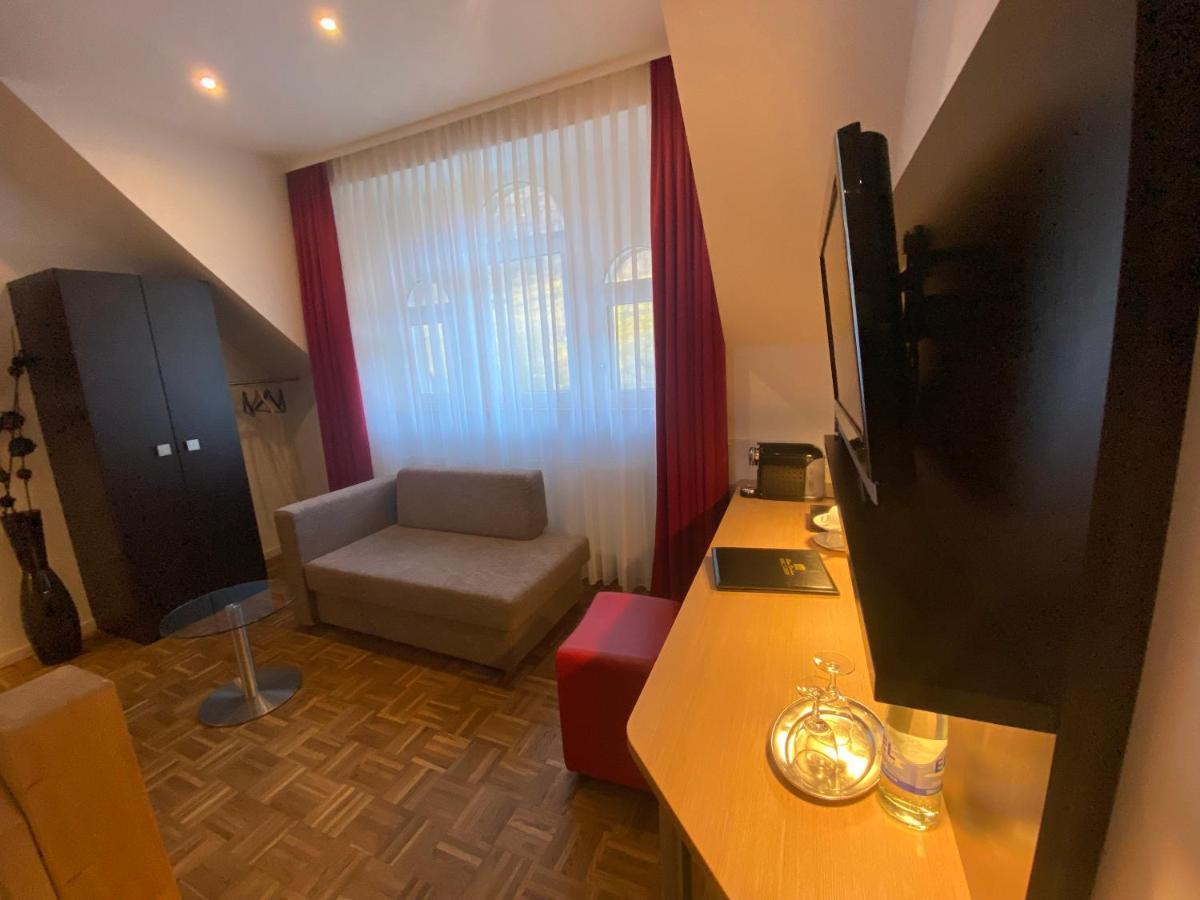 Altes Pfarrhaus Otel Ernst Dış mekan fotoğraf