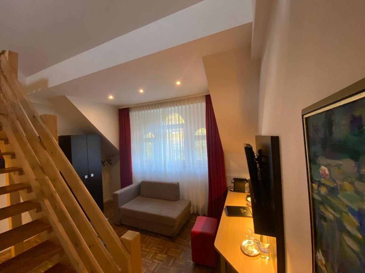 Altes Pfarrhaus Otel Ernst Dış mekan fotoğraf